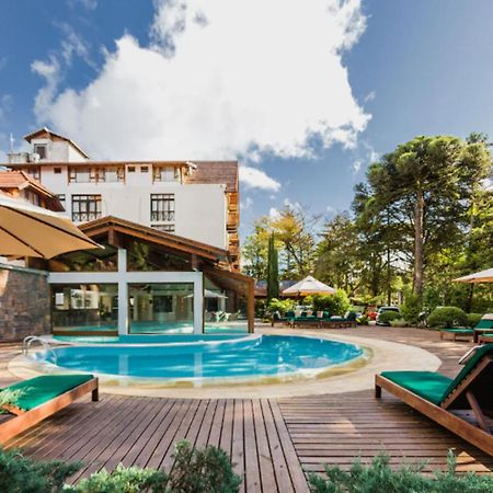 فندق بافاريا سبورت غرامادو المظهر الخارجي الصورة The swimming pool at the hotel