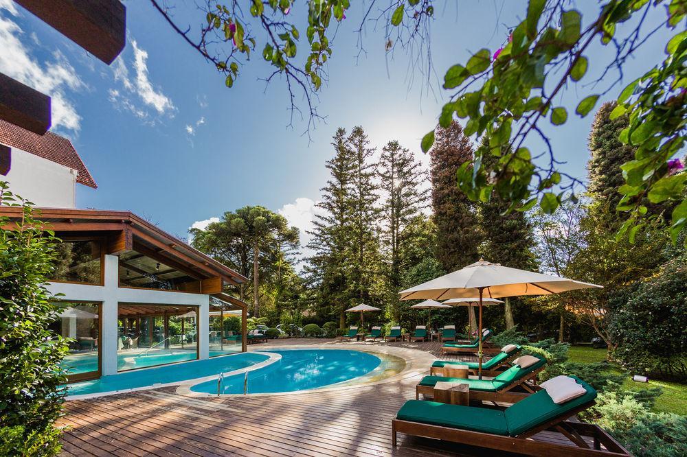فندق بافاريا سبورت غرامادو المظهر الخارجي الصورة The swimming pool at the hotel