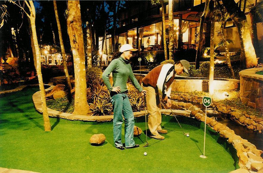 فندق بافاريا سبورت غرامادو المظهر الخارجي الصورة Golfers at the 1984 Olympic Games